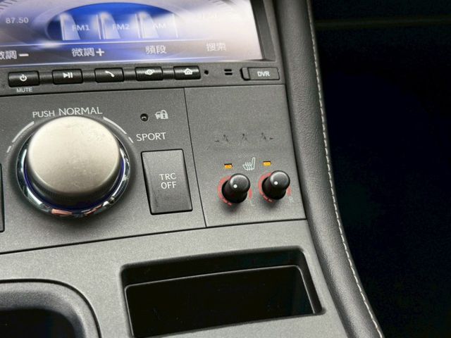 菁英版 平均油耗可達23.3km/ltr 大電池已更換 F-SPORT套件 記憶電動椅 定速巡航 倒車顯影 分區溫控  第14張相片