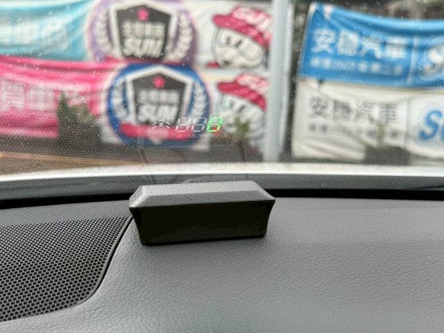 菁英版 平均油耗可達23.3km/ltr 大電池已更換 F-SPORT套件 記憶電動椅 定速巡航 倒車顯影 分區溫控  第18張相片