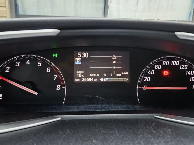 僅跑2萬多公里 免鑰匙摸門解鎖啟動 VSC車輛穩定控制系統 AEB緊急煞車系統 LED日行燈 6SRS 車道偏離警示  第13張相片