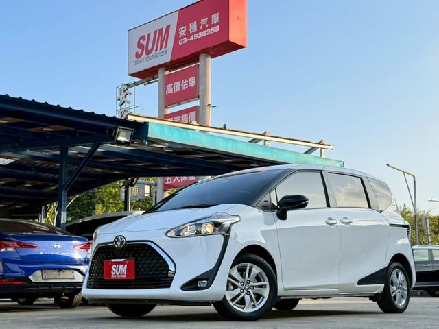 僅跑3萬多公里 免鑰匙摸門解鎖啟動 VSC車輛穩定控制系統 AEB緊急煞車系統 LED日行燈 6SRS 車道偏離警示  第1張相片