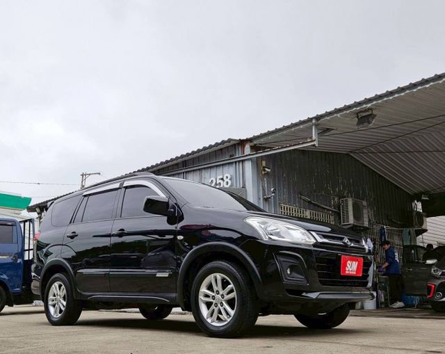 旗艦型 數位液晶儀表板 定速巡航 後座出風口 車頂行李架 ECO節能模式 自動光感感應頭燈 16吋鋁圈  第2張相片