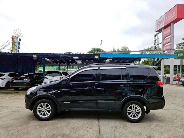 旗艦型 數位液晶儀表板 定速巡航 後座出風口 車頂行李架 ECO節能模式 自動光感感應頭燈 16吋鋁圈  第4張相片