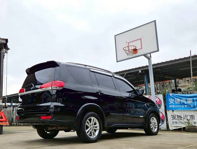 旗艦型 數位液晶儀表板 定速巡航 後座出風口 車頂行李架 ECO節能模式 自動光感感應頭燈 16吋鋁圈  第5張相片