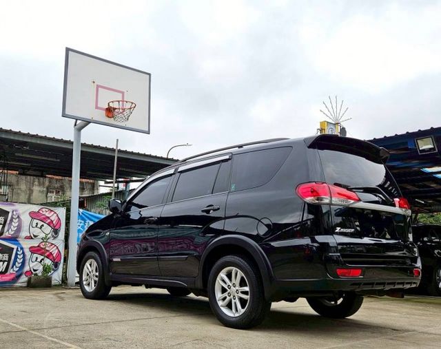 旗艦型 數位液晶儀表板 定速巡航 後座出風口 車頂行李架 ECO節能模式 自動光感感應頭燈 16吋鋁圈  第6張相片