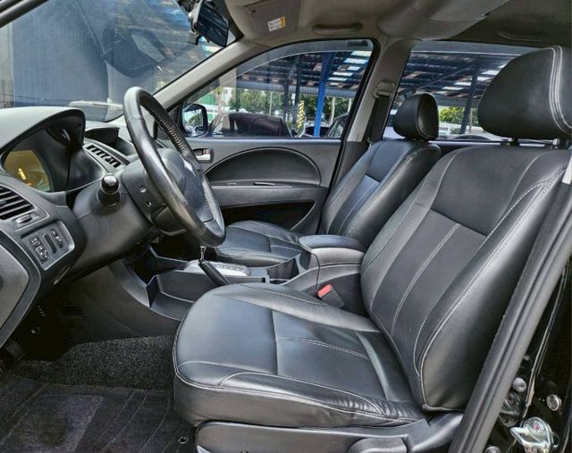 旗艦型 數位液晶儀表板 定速巡航 後座出風口 車頂行李架 ECO節能模式 自動光感感應頭燈 16吋鋁圈  第7張相片