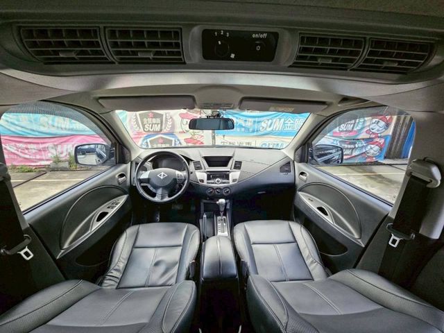 旗艦型 數位液晶儀表板 定速巡航 後座出風口 車頂行李架 ECO節能模式 自動光感感應頭燈 16吋鋁圈  第9張相片