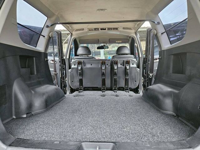 旗艦型 數位液晶儀表板 定速巡航 後座出風口 車頂行李架 ECO節能模式 自動光感感應頭燈 16吋鋁圈  第11張相片