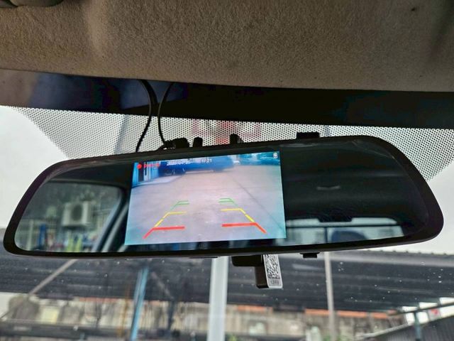 旗艦型 數位液晶儀表板 定速巡航 後座出風口 車頂行李架 ECO節能模式 自動光感感應頭燈 16吋鋁圈  第13張相片