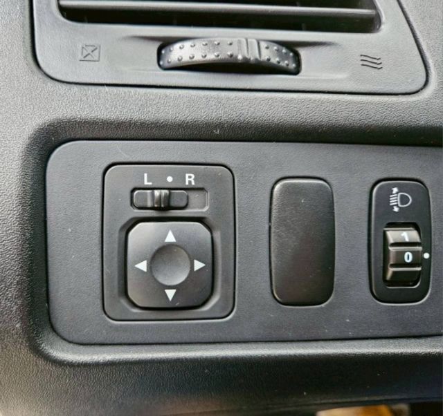 旗艦型 數位液晶儀表板 定速巡航 後座出風口 車頂行李架 ECO節能模式 自動光感感應頭燈 16吋鋁圈  第16張相片