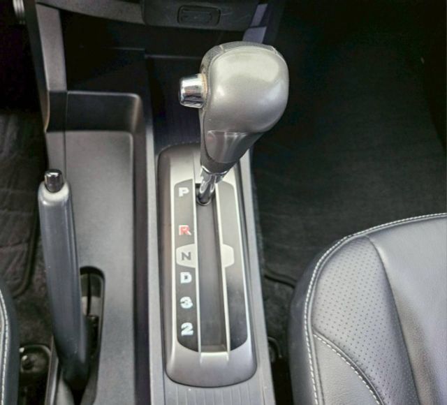 旗艦型 數位液晶儀表板 定速巡航 後座出風口 車頂行李架 ECO節能模式 自動光感感應頭燈 16吋鋁圈  第17張相片