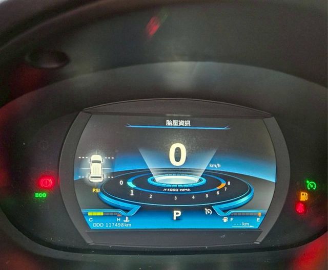 旗艦型 數位液晶儀表板 定速巡航 後座出風口 車頂行李架 ECO節能模式 自動光感感應頭燈 16吋鋁圈  第18張相片