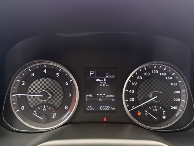 第六世代Elantra 全新安卓機 CarPlay 定速巡航 後座出風口 方向盤快控 自動感應頭燈 倒車顯影  第20張相片