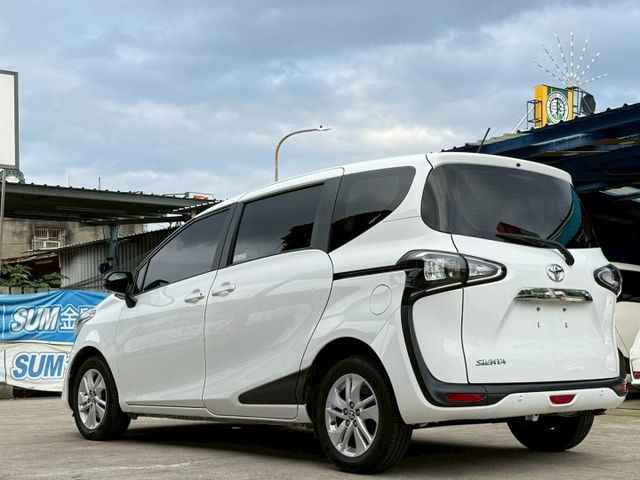 七人座 豪華+ 原廠保養紀錄 定速巡航 雙電動側滑門 車道偏移警示 AEB緊急煞停 恆溫空調 後座出風口 LED日行燈  第3張相片