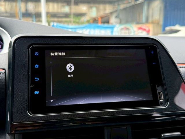 七人座 豪華+ 原廠保養紀錄 定速巡航 雙電動側滑門 車道偏移警示 AEB緊急煞停 恆溫空調 後座出風口 LED日行燈  第14張相片