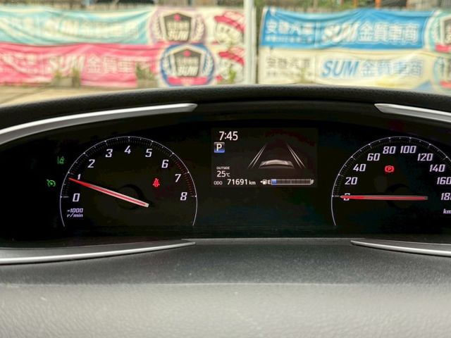 七人座 豪華+ 原廠保養紀錄 定速巡航 雙電動側滑門 車道偏移警示 AEB緊急煞停 恆溫空調 後座出風口 LED日行燈  第20張相片