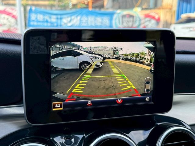 總代理 雙前座記憶電動椅 九成新米其林輪胎 換檔撥片 定速巡航 分區溫控 方向盤電動調整 四向電動腰靠  第10張相片
