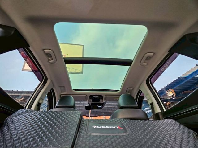 B版 全景天窗 貫穿尾燈 LED大燈日行燈 電動尾門 CARPLAY 跟車 盲點 車道置中 KEYLESS 電子後照鏡  第10張相片