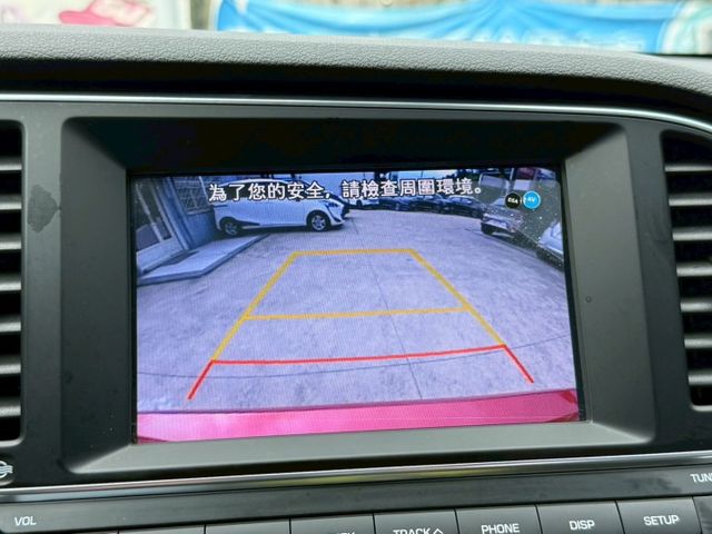 SPORT極速版 盲點偵測 電動座椅 換檔撥片 免鑰匙解鎖啟動 infinity音響 分區溫控 影音配備 倒車顯影  第14張相片