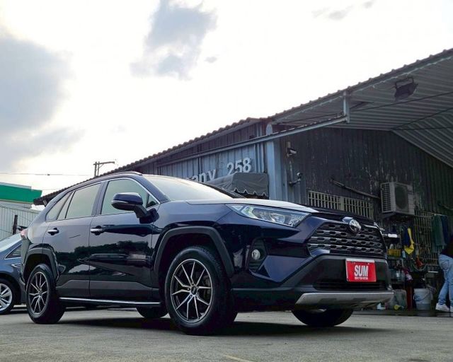 旗艦款  360環景 電子後視鏡 車頂架 雙前座電動座椅 電動尾門 TTS2.0 LED大燈 日行燈 KEYLESS  第4張相片