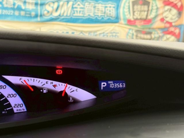 2.4豪華版 低里程僅跑10萬公里 第三排電動調整收摺 電動尾門 雙電動側滑門 全景天窗 定速巡航 分區溫控  第20張相片