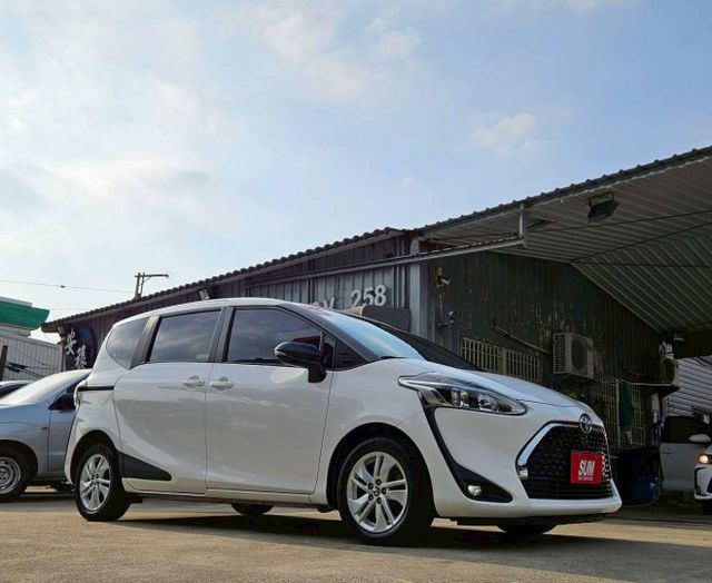 七人座 豪華+ 定速巡航 雙電動側滑門 車道偏移警示 AEB緊急煞停 恆溫空調 智慧遠光燈 後座出風口 LED日行燈  第2張相片