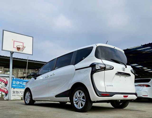 七人座 豪華+ 定速巡航 雙電動側滑門 車道偏移警示 AEB緊急煞停 恆溫空調 智慧遠光燈 後座出風口 LED日行燈  第5張相片