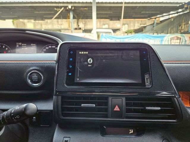 七人座 豪華+ 定速巡航 雙電動側滑門 車道偏移警示 AEB緊急煞停 恆溫空調 智慧遠光燈 後座出風口 LED日行燈  第11張相片