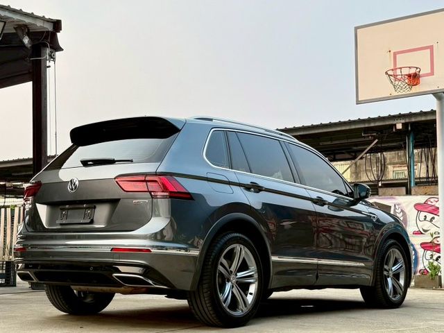 20年式 380TSI R-Line 原廠保養紀錄 智慧四驅 HUD 電動尾門 ACC 盲點 環景 三區溫控 車道置中  第4張相片