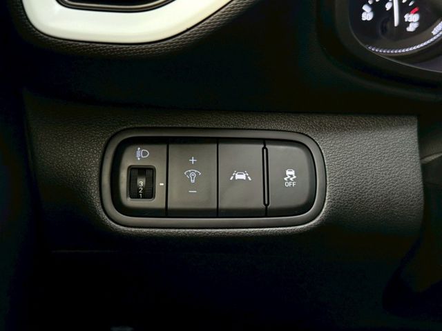 GLC款 白黑雙色 原廠保養紀錄 LED日行光環 盲點偵測 環景系統 CarPlay 恆溫空調 車道偏移輔助 導航系統  第10張相片