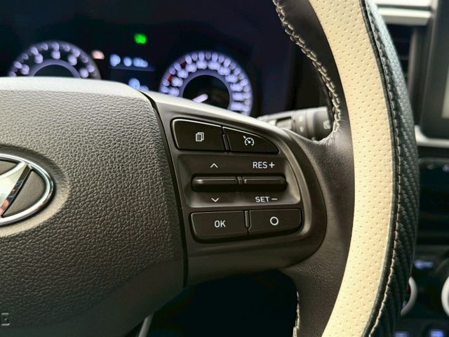 GLC款 白黑雙色 原廠保養紀錄 LED日行光環 盲點偵測 環景系統 CarPlay 恆溫空調 車道偏移輔助 導航系統  第13張相片