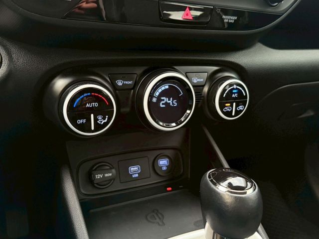GLC款 白黑雙色 原廠保養紀錄 LED日行光環 盲點偵測 環景系統 CarPlay 恆溫空調 車道偏移輔助 導航系統  第15張相片