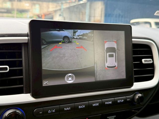 GLC款 白黑雙色 原廠保養紀錄 LED日行光環 盲點偵測 環景系統 CarPlay 恆溫空調 車道偏移輔助 導航系統  第17張相片