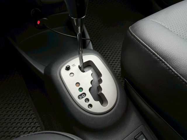 YARIS E版 新手練習、小資代步首選 省油省稅 雙前座氣囊 後視鏡電動調整 冷暖空調 ISOFIX  第11張相片