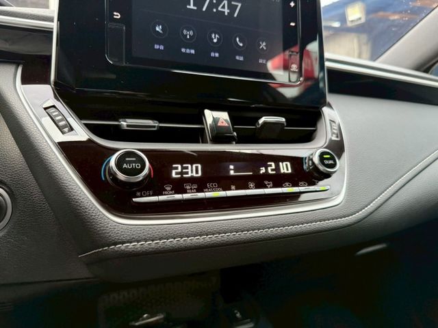 旗艦版 白黑雙色 換檔撥片 ACC跟車 分區溫控 盲點偵測 AEB緊急煞停 LED頭燈 電動腰靠 中控螢幕 雙前電熱椅  第14張相片