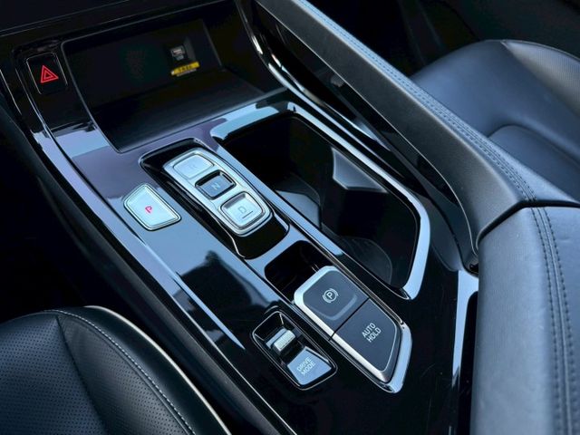 大七人座 全景天窗 盲點偵測 環景系統 導航系統 ACC跟車 車道置中維持輔助 AEB緊急煞停 免鑰匙解鎖啟動 LED燈  第15張相片
