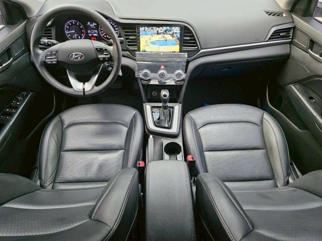 第六代ELANTRA 定速巡航 後座出風口 大螢幕安卓機 無線CarPlay 導航系統 倒車顯影 自動感應頭燈  第8張相片