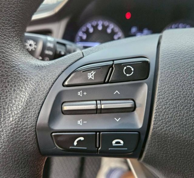 第六代ELANTRA 定速巡航 後座出風口 大螢幕安卓機 無線CarPlay 導航系統 倒車顯影 自動感應頭燈  第10張相片
