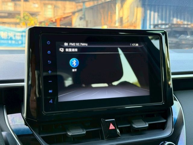 油電版 僅跑3萬 全速域ACC 盲點偵測 車道偏離警示 智慧型遠光燈 7SRS氣囊 免鑰匙摸門解鎖啟動 後座出風口  第12張相片