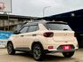 原廠保養紀錄 原廠保固中 奶咖雙色 ACC跟車 LED頭燈 CarPlay 恆溫空調 主動轉向頭燈 車道置中輔助  第4張縮圖