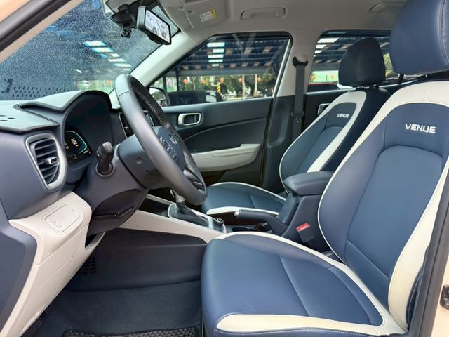 原廠保養紀錄 原廠保固中 奶咖雙色 ACC跟車 LED頭燈 CarPlay 恆溫空調 主動轉向頭燈 車道置中輔助  第7張相片