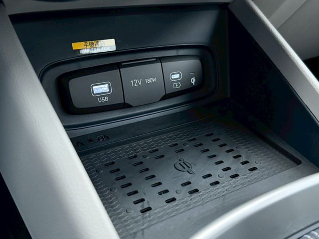 原廠保養紀錄 原廠保固中 奶咖雙色 ACC跟車 LED頭燈 CarPlay 恆溫空調 主動轉向頭燈 車道置中輔助  第11張相片