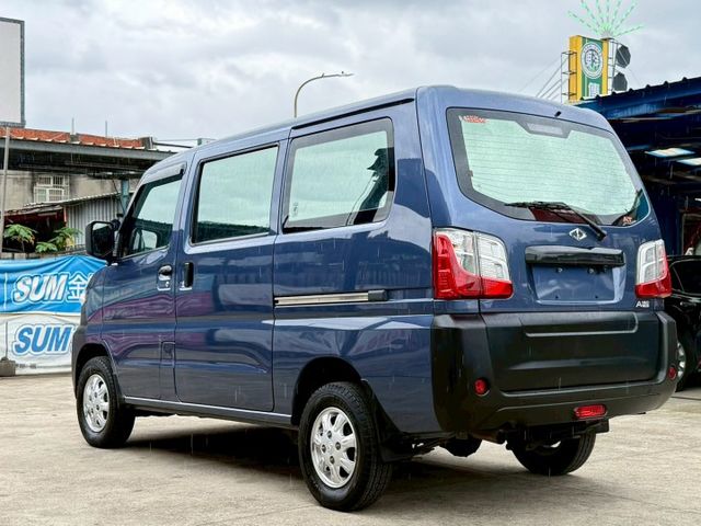 自排 五人座 原廠保養紀錄 盲點偵測 環景系統 定速巡航 CARPLAY主機 後座出風口 電動收折 電子式後視鏡  第3張相片