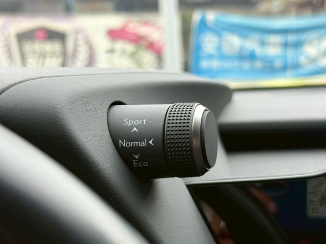 菁英PLUS 原廠保養紀錄 免鑰匙摸門解鎖啟動 貫穿式LED尾燈 ACC跟車 雙前座電動通風椅 CARPLAY 盲點偵測  第13張相片
