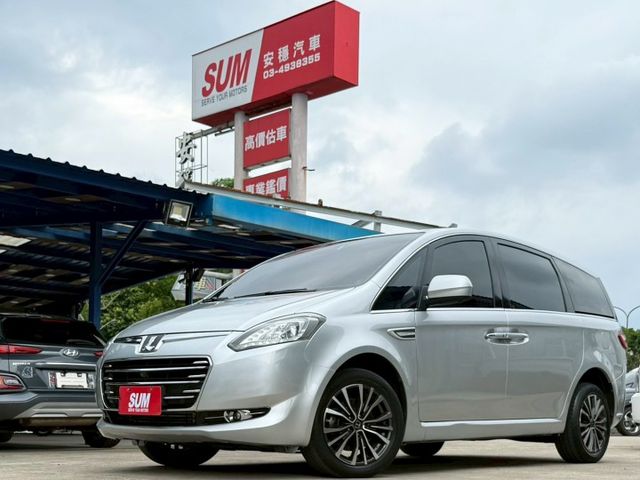 八人座 低里程僅跑7萬公里 雙電動滑門 環景系統 免鑰匙解鎖啟動 車道變換輔助影像 分區溫控 ECO節能模式  第1張相片
