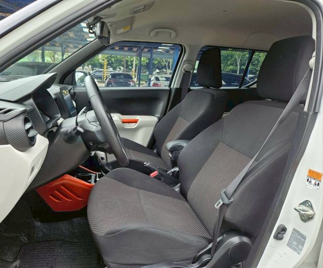油耗平均19.9km/ltr 晶鑽LED光源頭燈 免鑰匙解鎖啟動 盲點偵測 CarPlay主機 導航系統 恆溫空調 定速  第6張相片