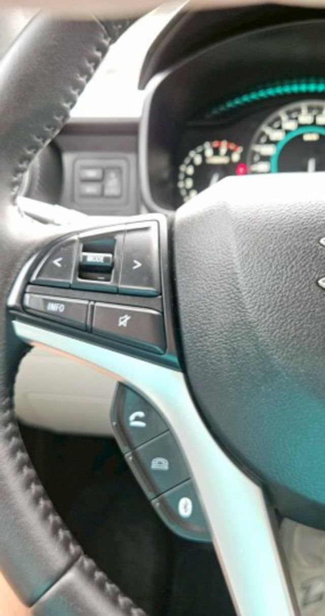 油耗平均19.9km/ltr 晶鑽LED光源頭燈 免鑰匙解鎖啟動 盲點偵測 CarPlay主機 導航系統 恆溫空調 定速  第15張相片