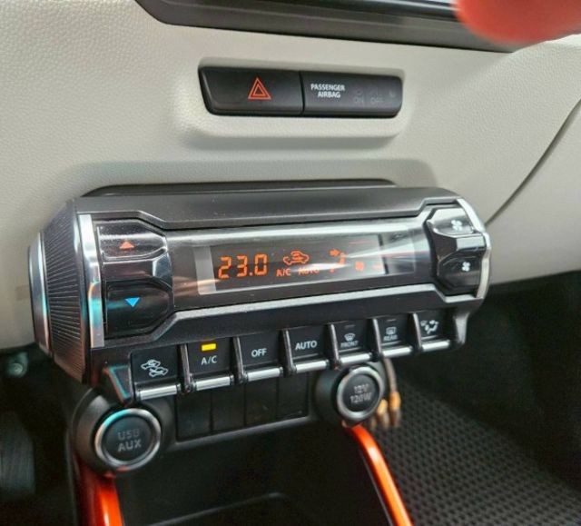油耗平均19.9km/ltr 晶鑽LED光源頭燈 免鑰匙解鎖啟動 盲點偵測 CarPlay主機 導航系統 恆溫空調 定速  第16張相片