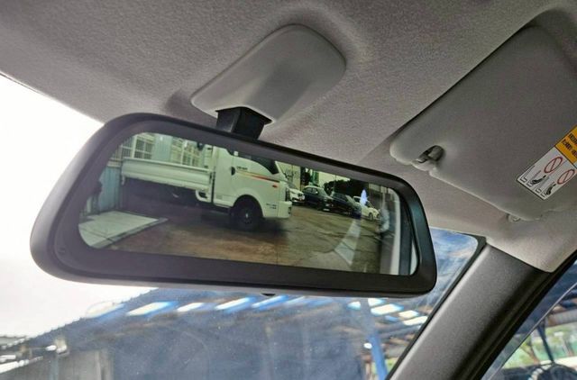 油耗平均19.9km/ltr 晶鑽LED光源頭燈 免鑰匙解鎖啟動 盲點偵測 CarPlay主機 導航系統 恆溫空調 定速  第17張相片