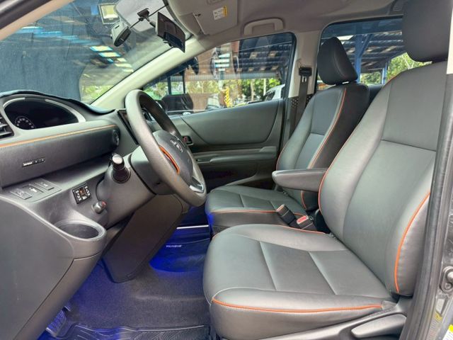 豪華+ 雙電動側滑門 抬頭顯示器 盲點偵測 CarPlay 車頂置放架 導航系統 定速巡航 恆溫空調 免鑰匙摸門解鎖  第7張相片