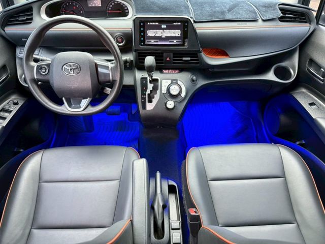 豪華+ 雙電動側滑門 抬頭顯示器 盲點偵測 CarPlay 車頂置放架 導航系統 定速巡航 恆溫空調 免鑰匙摸門解鎖  第10張相片